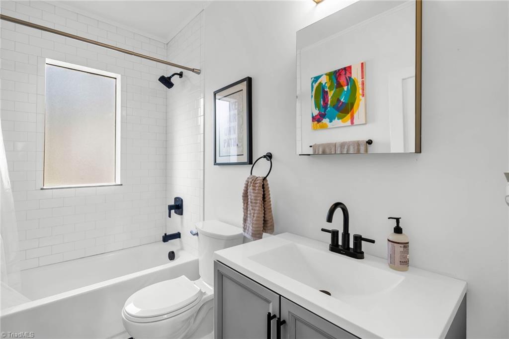 High Point, North Carolina 27262, United States, 3 Bedrooms Bedrooms, ,2 BathroomsBathrooms,Residential,Active,248927