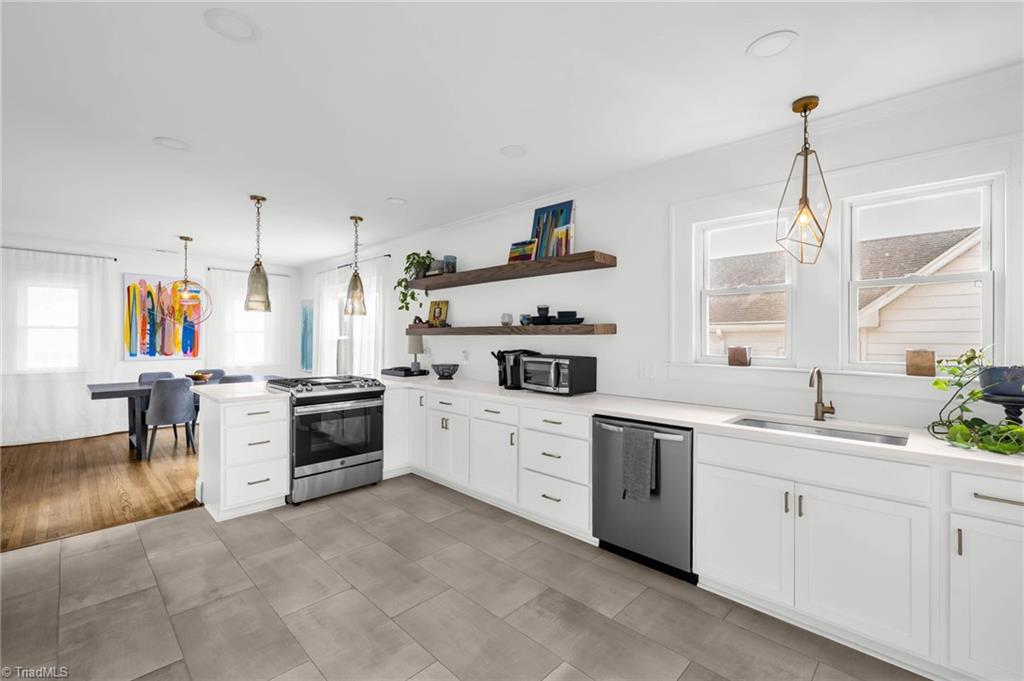 High Point, North Carolina 27262, United States, 3 Bedrooms Bedrooms, ,2 BathroomsBathrooms,Residential,Active,248927