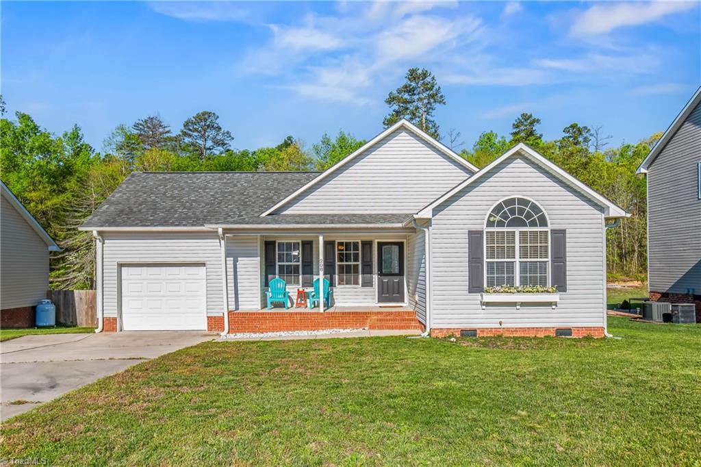 208 Santa Fe Circle, Thomasville, North Carolina image 1