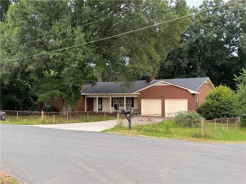 Homes For Sale - 394 Stanleyville Manor Avenue<br/> Forsyth County, Rural Hall, NC 27045