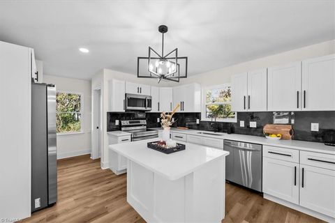 Homes For Sale - 114 Eccles Place<br/> High Point, NC 27260