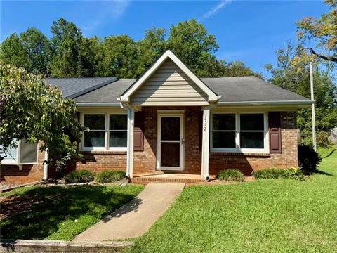 Townhouse For Sale - 1712 Beaucrest Avenue<br/> High Point, NC 27265