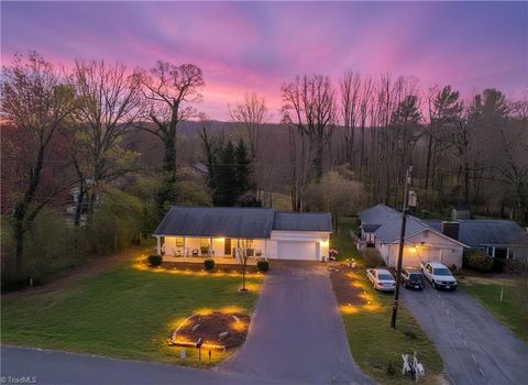 Homes For Sale - 524 Mark Lane<br/> North Wilkesboro, NC 28659