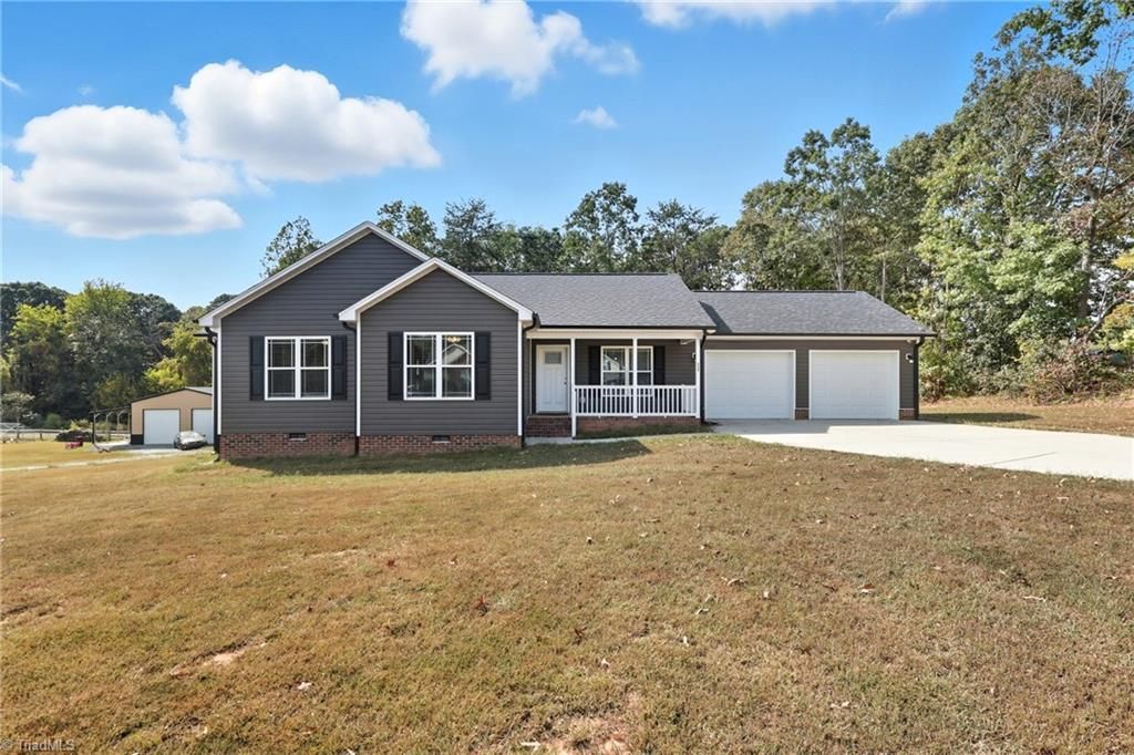 Photo of 324 Carriage Trace Lane, Lexington, NC 27295 (MLS # 1218738)