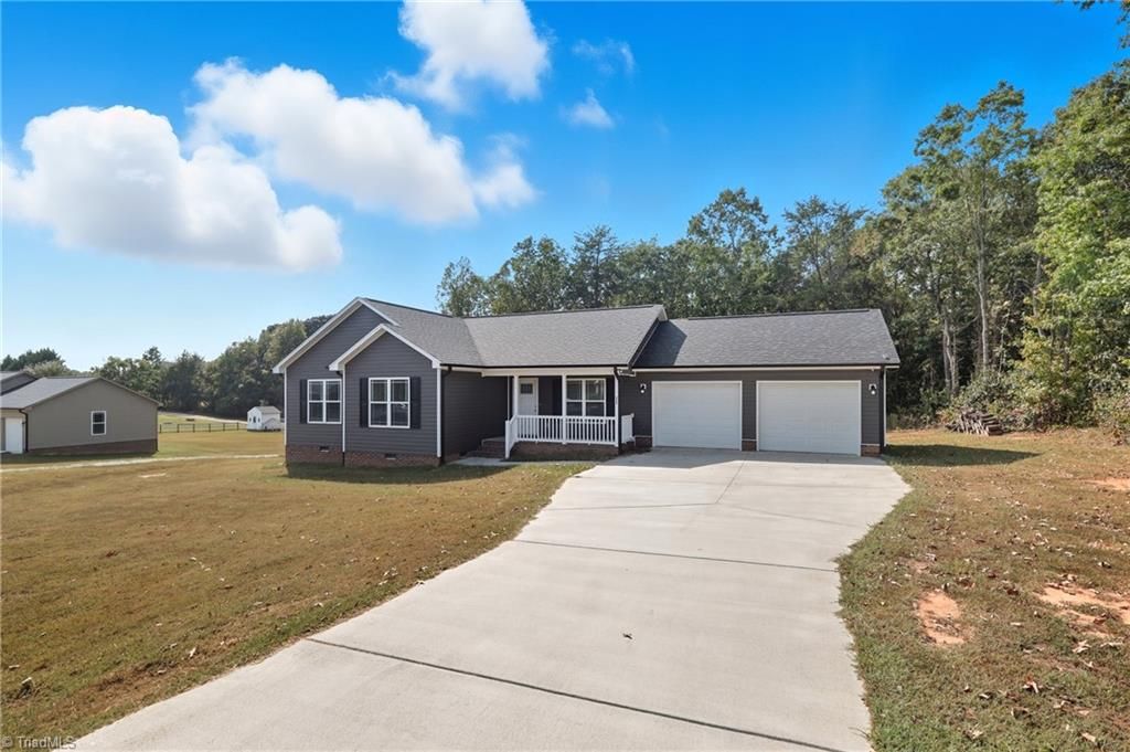 Photo of 324 Carriage Trace Lane, Lexington, NC 27295 (MLS # 1218738)