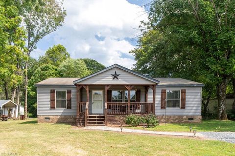 Homes For Sale - 8316 Hillsville Road<br/> Sophia, NC 27350