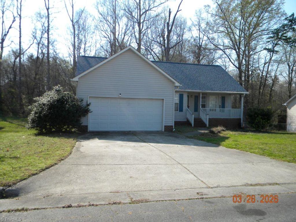 Photo of 4620 Leprechaun Lane, Winston-Salem, NC 27127 (MLS # 1219171)