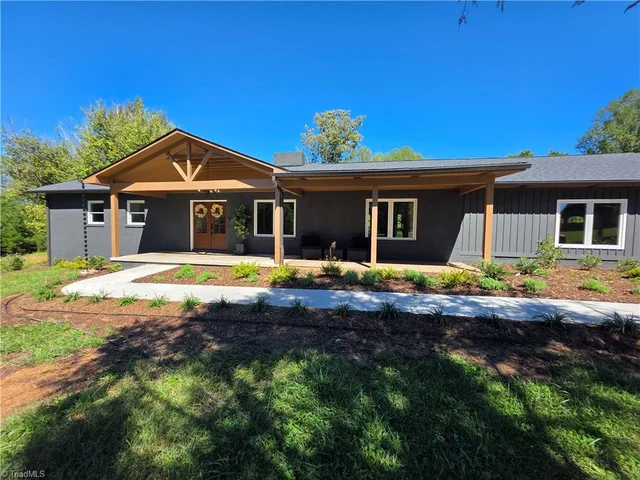 2591 Boomer Road, photo 3 of 38