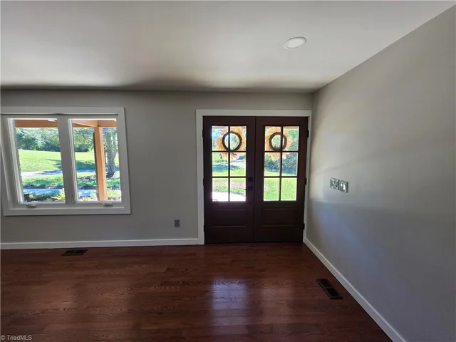 2591 Boomer Road, photo 2 of 38