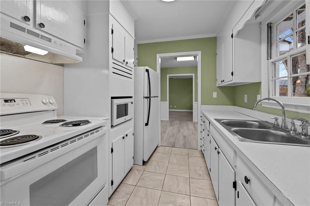 2403 Four Seasons Boulevard