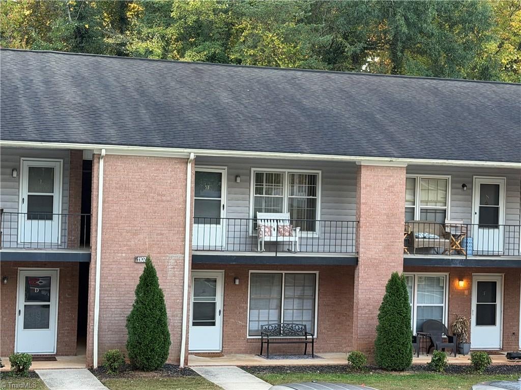 Photo of 1107 Robin Hood Road #M, High Point, NC 27262 (MLS # 1240099)