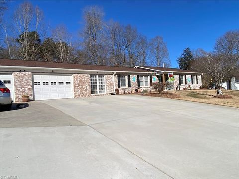 A home in Kernersville