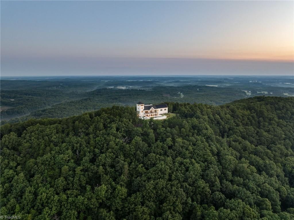 Photo of 1475 Fawn Drive, Asheboro, NC 27205 (MLS # 1196567)