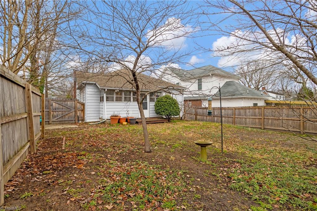 Greensboro, North Carolina 27403, United States, 3 Bedrooms Bedrooms, ,2 BathroomsBathrooms,Residential,Pending,5140