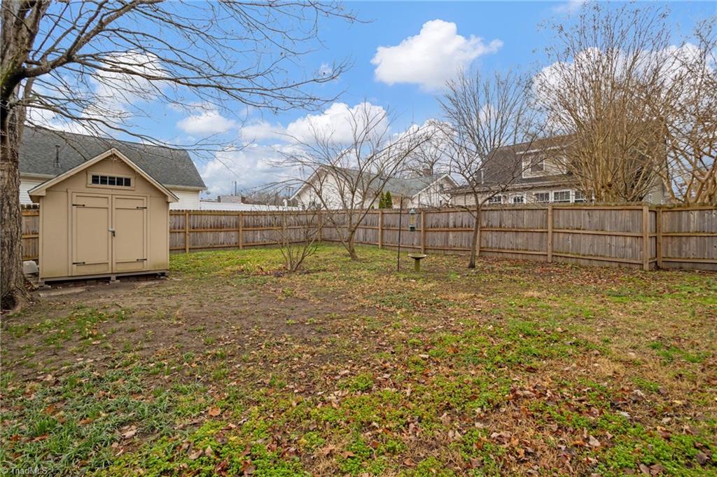 Greensboro, North Carolina 27403, United States, 3 Bedrooms Bedrooms, ,2 BathroomsBathrooms,Residential,Pending,5140