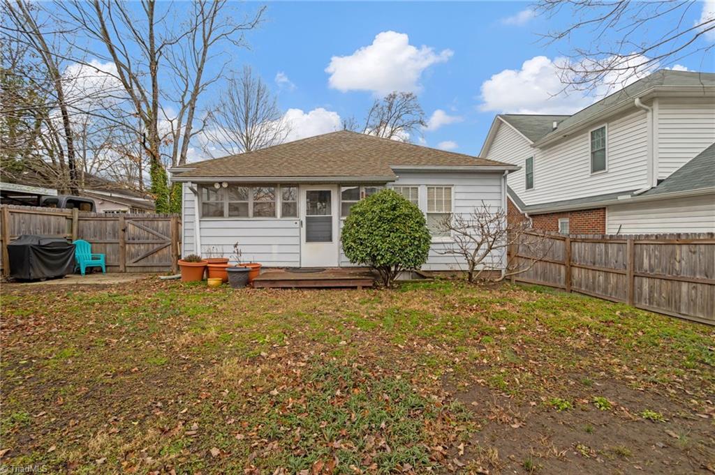 Greensboro, North Carolina 27403, United States, 3 Bedrooms Bedrooms, ,2 BathroomsBathrooms,Residential,Pending,5140