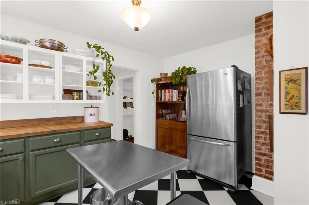 Greensboro, North Carolina 27403, United States, 3 Bedrooms Bedrooms, ,2 BathroomsBathrooms,Residential,Pending,5140