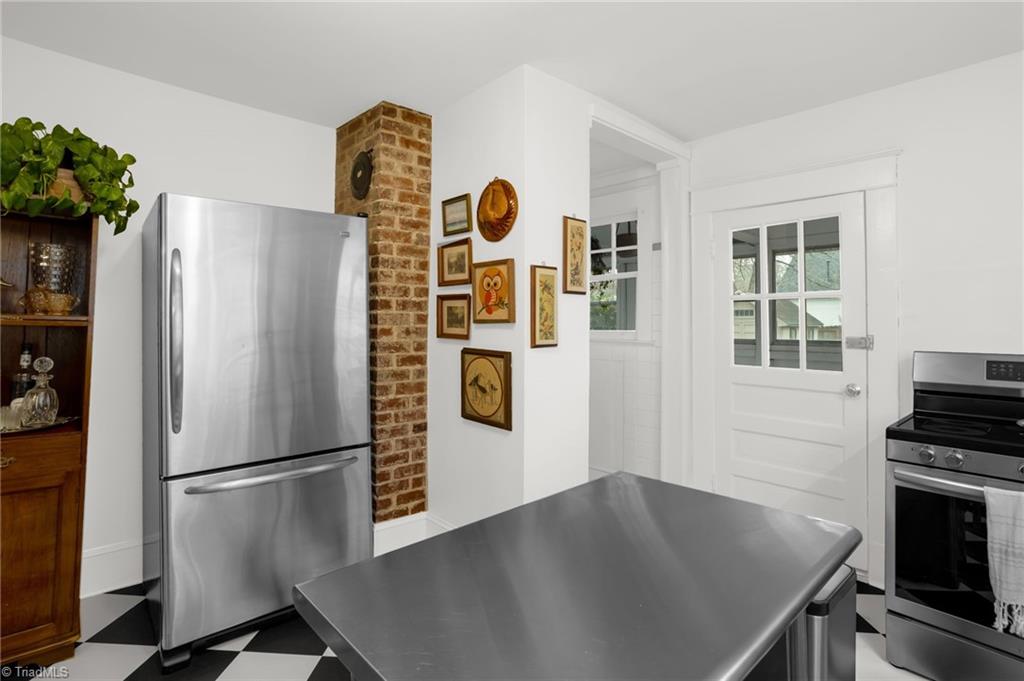 Greensboro, North Carolina 27403, United States, 3 Bedrooms Bedrooms, ,2 BathroomsBathrooms,Residential,Pending,5140