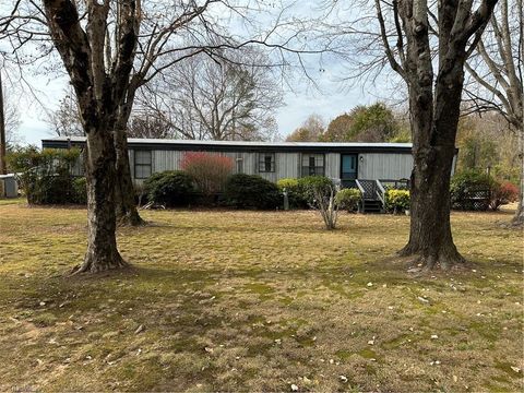 4832 Vienna Dozier Road Pfafftown NC 27040