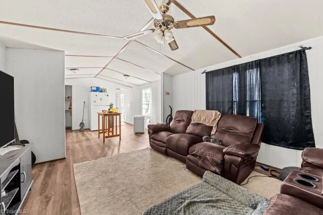 4809 Cameron Circle, photo 5 of 16