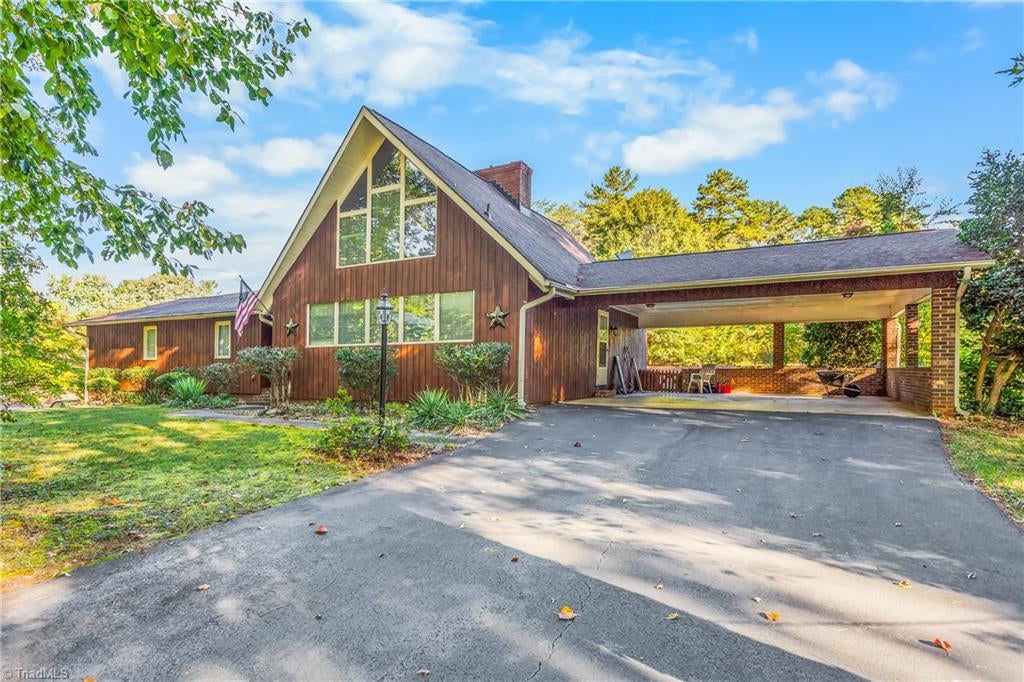 Photo of 5901 La Sierra Drive, Pfafftown, NC 27040 (MLS # 1237641)