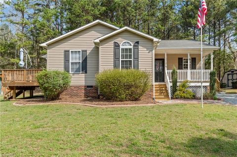 Homes For Sale - 174 Archery Drive<br/> Lexington, NC 27292