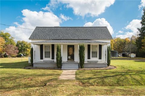 A home in Clemmons