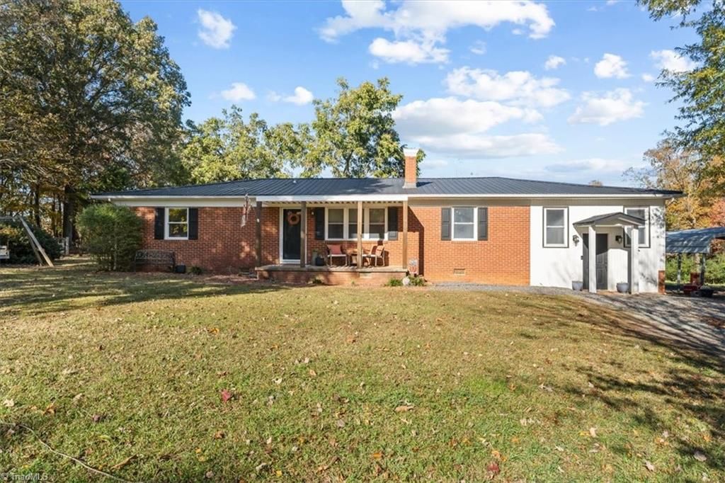 Photo of 612 Reeder Road, Seagrove, NC 27341 (MLS # 1207829)