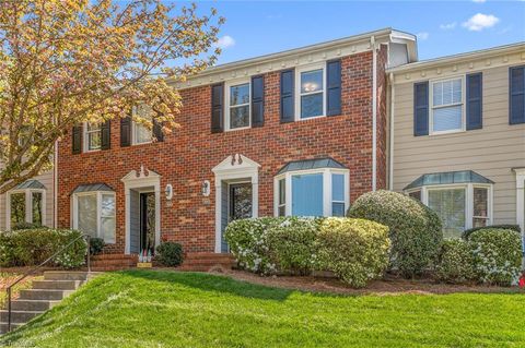 Townhouse For Sale - 1104 Yellowbell Place<br/> Guilford County, Greensboro, NC 27410