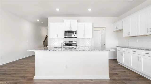 506 Kinneries Drive, photo 4 of 21