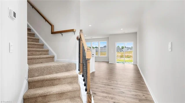 506 Kinneries Drive, photo 2 of 21