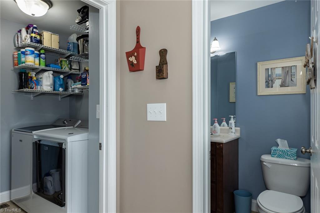 Photo 20 of 49 of 1057 E Westmoreland Road house