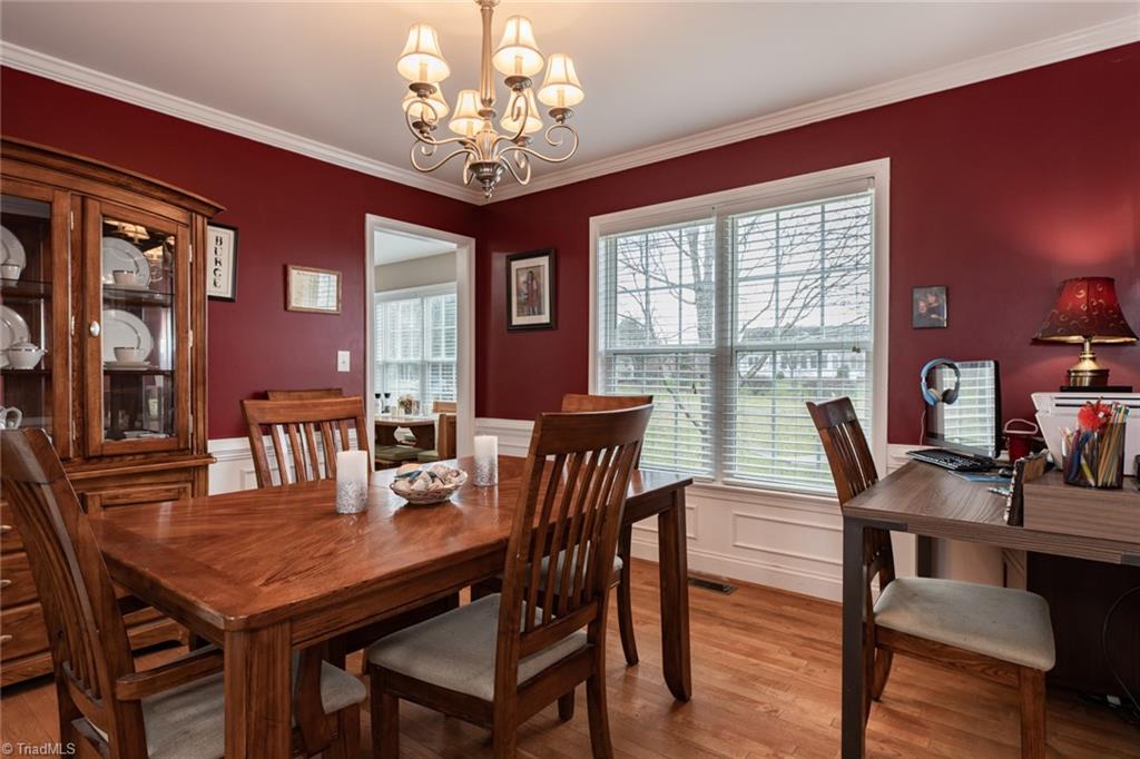 Photo 13 of 49 of 1057 E Westmoreland Road house