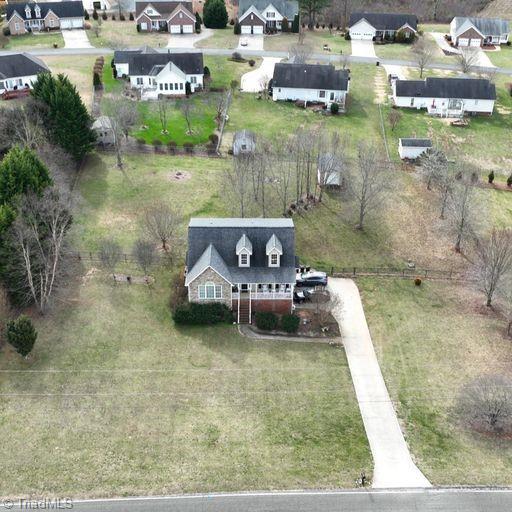 Photo 5 of 49 of 1057 E Westmoreland Road house