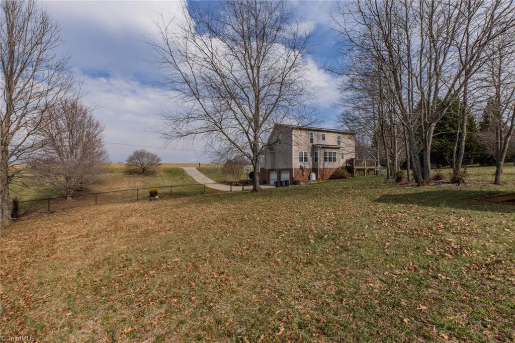 Photo 40 of 49 of 1057 E Westmoreland Road house