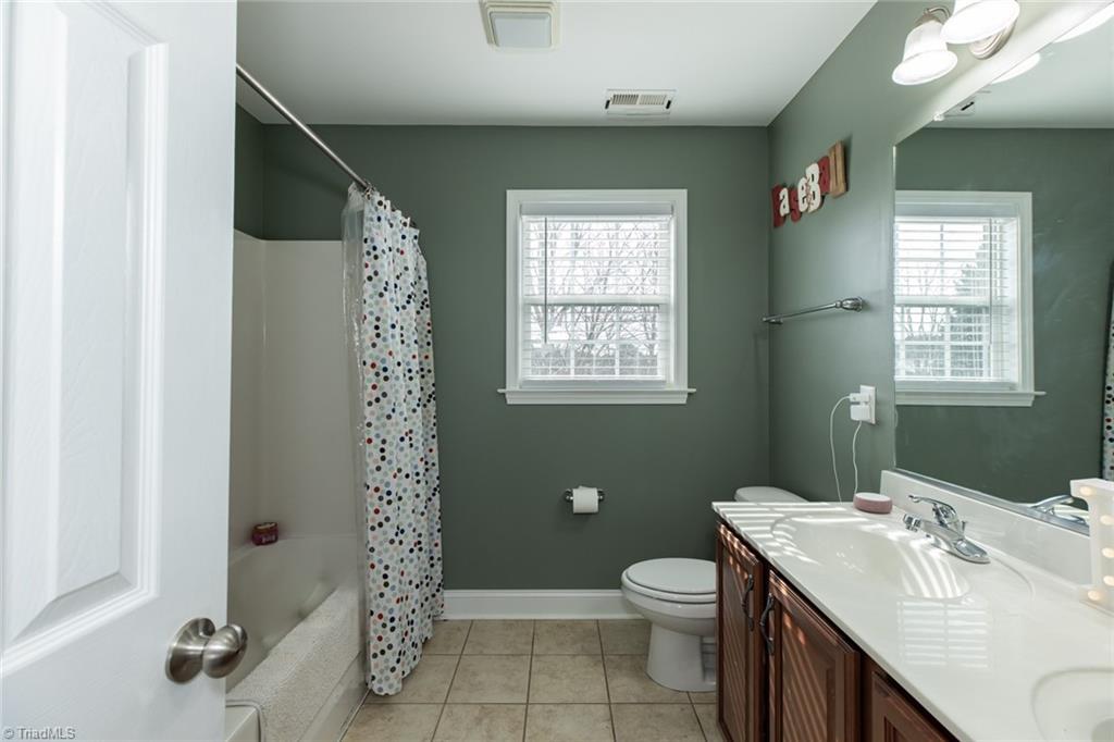 Photo 31 of 49 of 1057 E Westmoreland Road house