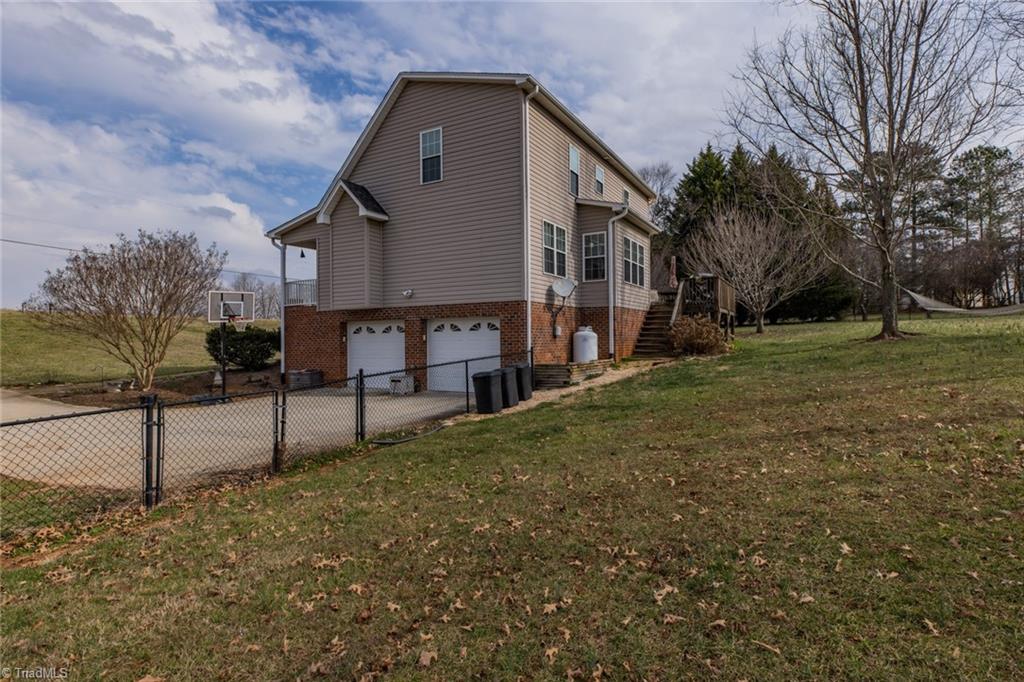Photo 41 of 49 of 1057 E Westmoreland Road house