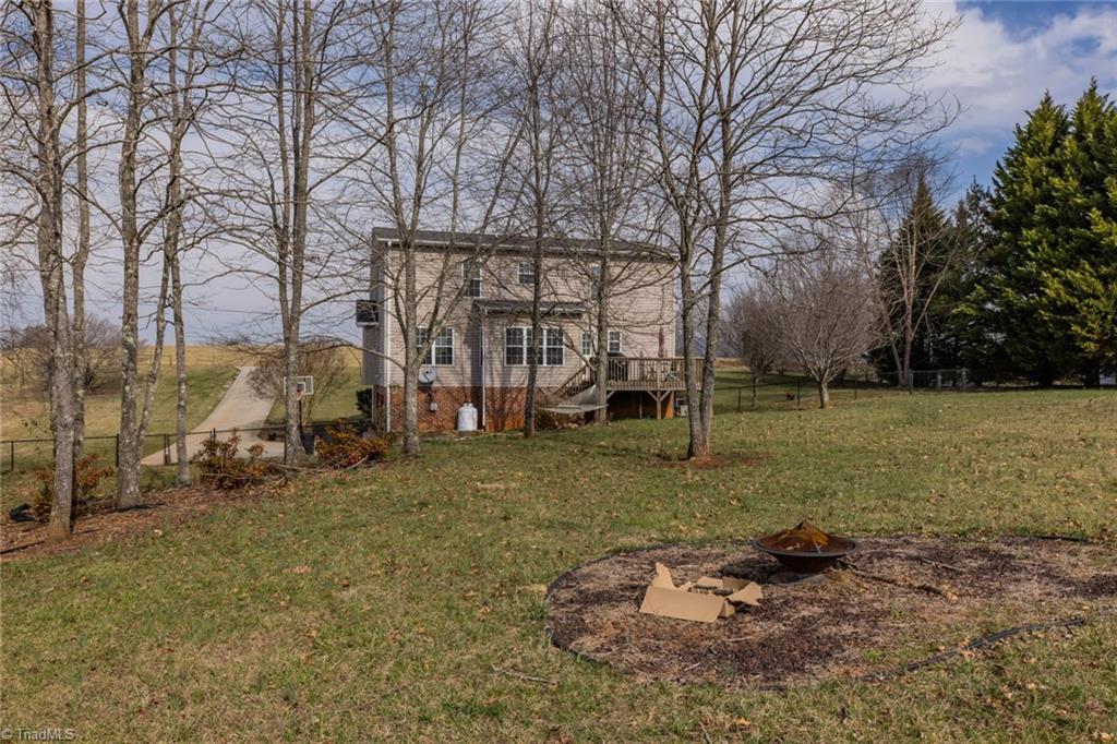 Photo 39 of 49 of 1057 E Westmoreland Road house