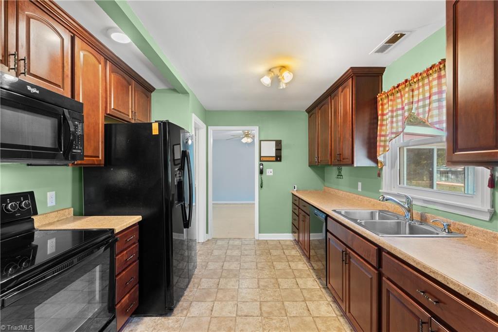 Kernersville, North Carolina 27284, United States, 3 Bedrooms Bedrooms, ,2 BathroomsBathrooms,Residential,Active,227560