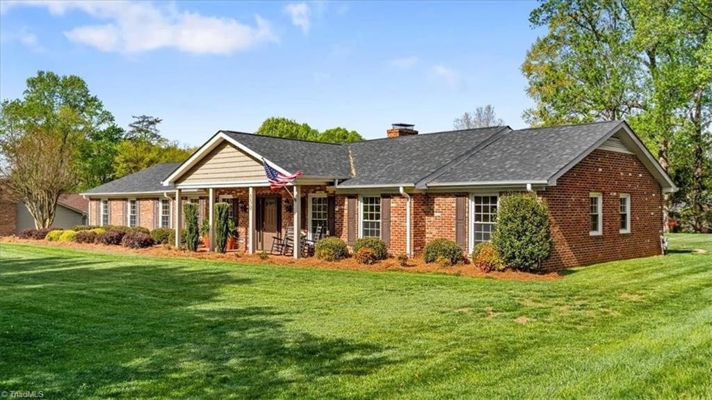 Photo of 330 Fielding Drive, Kernersville, NC 27284 (MLS # 1215803)