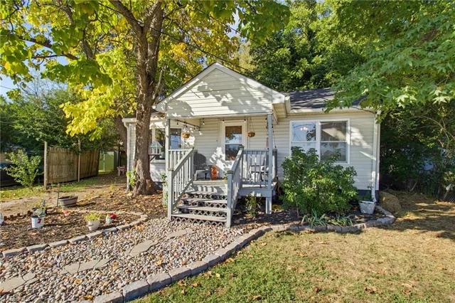 111 Englewood Drive, photo 2 of 30