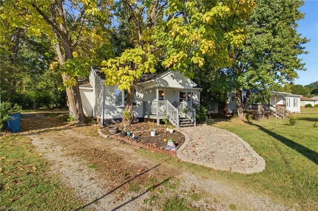 111 Englewood Drive, photo 3 of 30