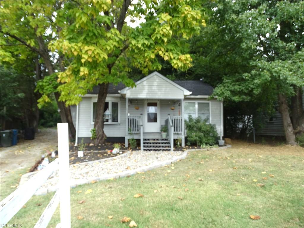Photo of 111 Englewood Drive, Archdale, NC 27263 (MLS # 1238540)