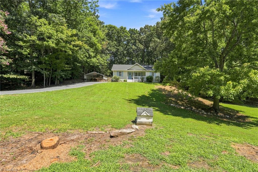 Photo of 1088 Country place Road, Asheboro, NC 27203 (MLS # 1240125)