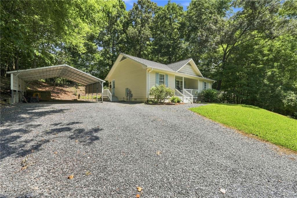 Photo of 1088 Country place Road, Asheboro, NC 27203 (MLS # 1240125)