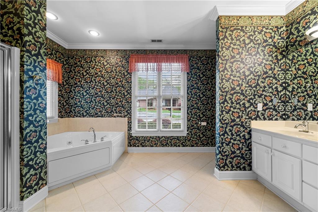 Winston-Salem, North Carolina 27106, United States, 3 Bedrooms Bedrooms, ,3 BathroomsBathrooms,Residential,Pending,105771