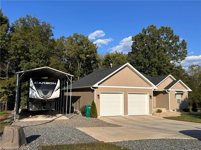 323 Chaney Loop Road, photo 3 of 34
