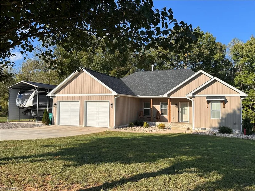 323 Chaney Loop Road, photo 1 of 34