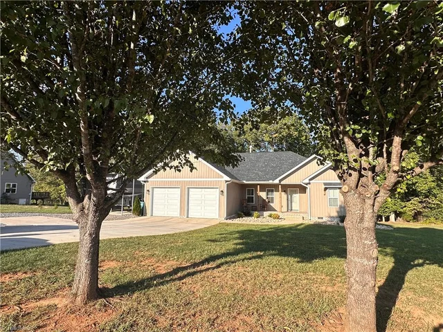 323 Chaney Loop Road, photo 5 of 34