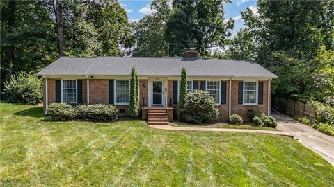 Homes For Sale - 2807 Alderman Court<br/> Greensboro, NC 27408